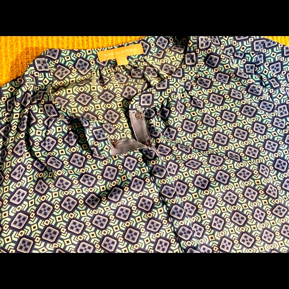 BANANA REPUBLIC- BLUE PRINT ADJUSTABLE SLEEVES BLOUSE - Picture 3 of 6